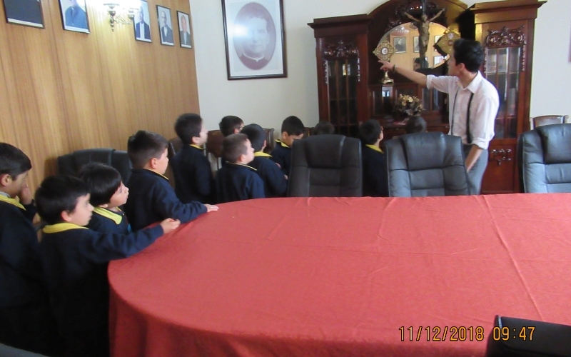 Estudiantes de Kinder interactúan con el ISV