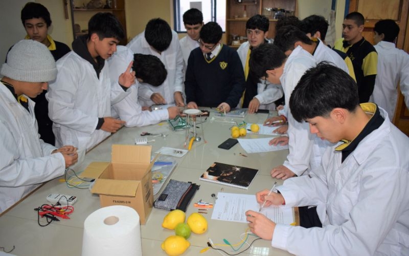 &ldquo;De energ&iacute;a qu&iacute;mica a energ&iacute;a el&eacute;ctrica&rdquo;. Nuevo pr&aacute;ctico de 3&deg; medios