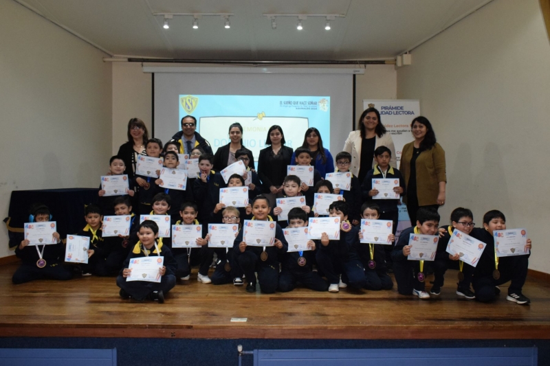 1° y 2° básicos reciben reconocimiento por Dominio Lector