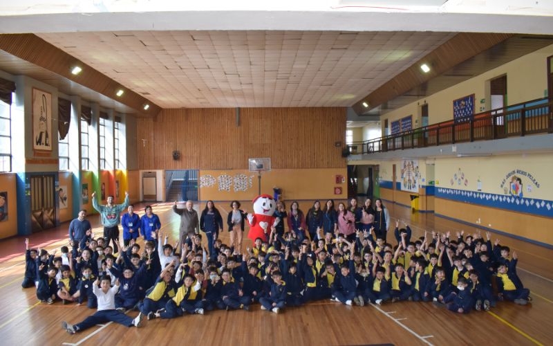 Voluntarios Teletón motivaron a 1° ciclo básico con la Sana Convivencia Escolar