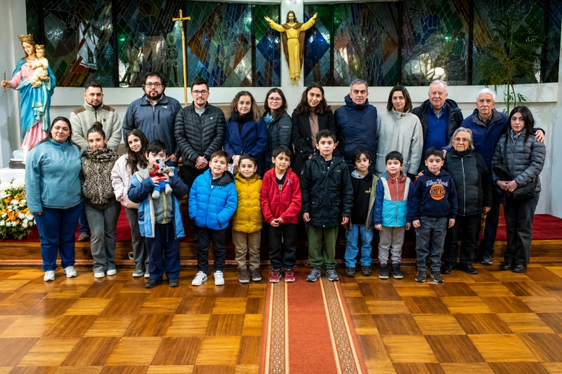 2° Básico A fortalece su camino de fe en emotiva liturgia junto a sus familias