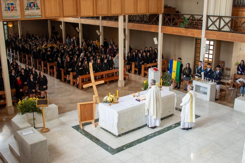 Estudiantes de 4&deg; Medio del ISV participaron en Acci&oacute;n de Gracias en la Catedral de Valdivia