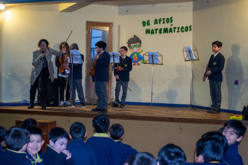 Taller Inicial de Orquesta ISV deslumbra con clase magistral al 1&deg; ciclo