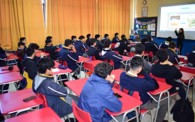 Socializaci&oacute;n a estudiantes de 4&deg; a&ntilde;os medios sobre actividades sociales del a&ntilde;o