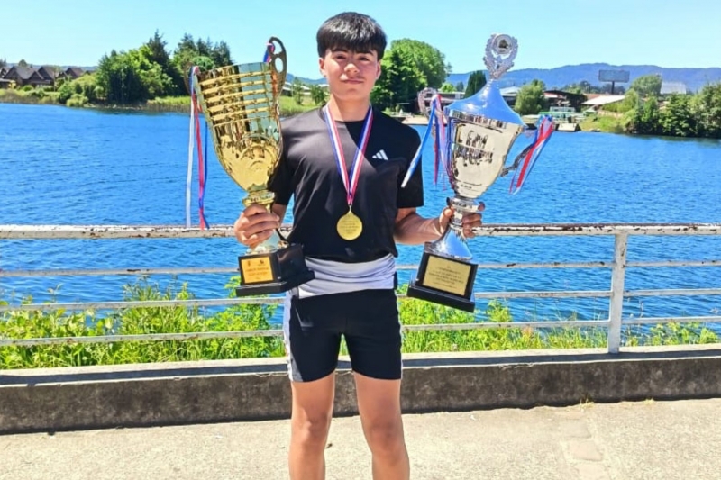 Mateo Jaramillo brilla como Campe&oacute;n Regional de Remo Escolar