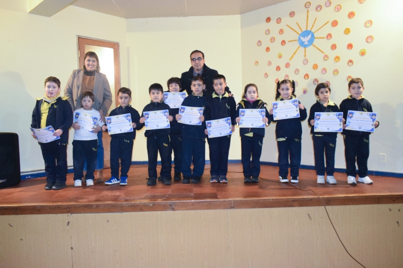 1° y 2° Básicos reciben reconocimiento por 100% de Asistencia y Buen Comportamiento durante el Primer Trimestre