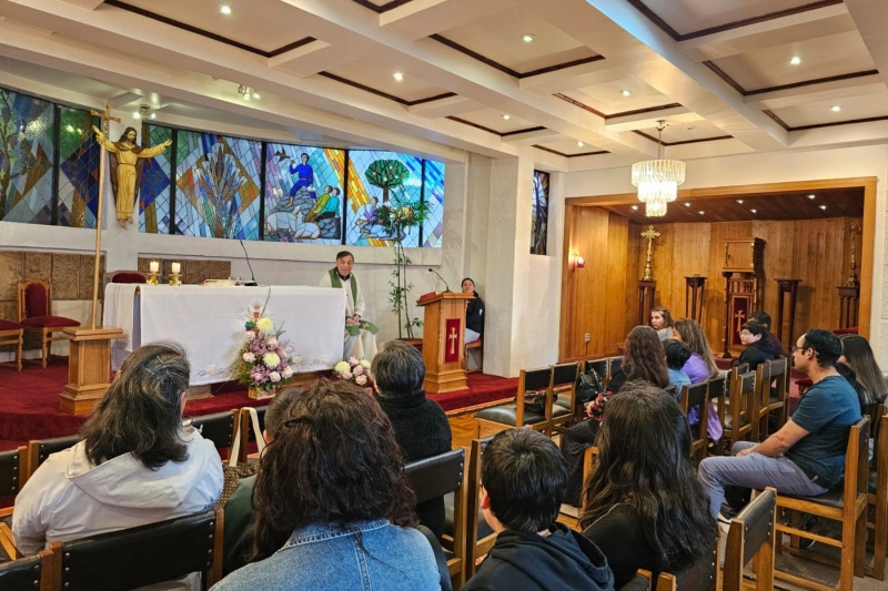 Celebración del 2° básico B en nuestra Capilla